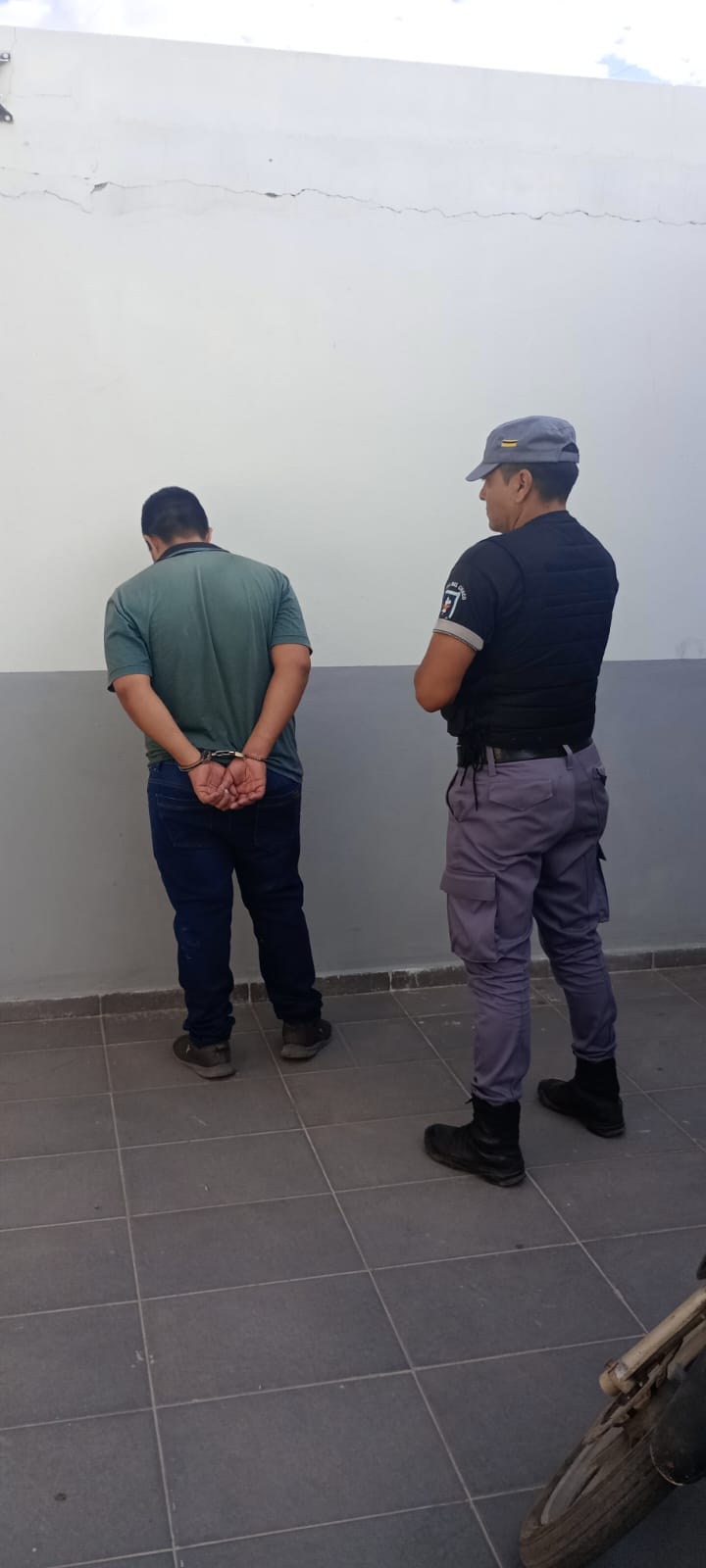 Santa Sylvina: DETENIDO POR VIOLENCIA DE G&Eacute;NERO: QUEM&Oacute; UN COLCH&Oacute;N DONDE ESTABA SU EXPAREJA Y SU HIJA