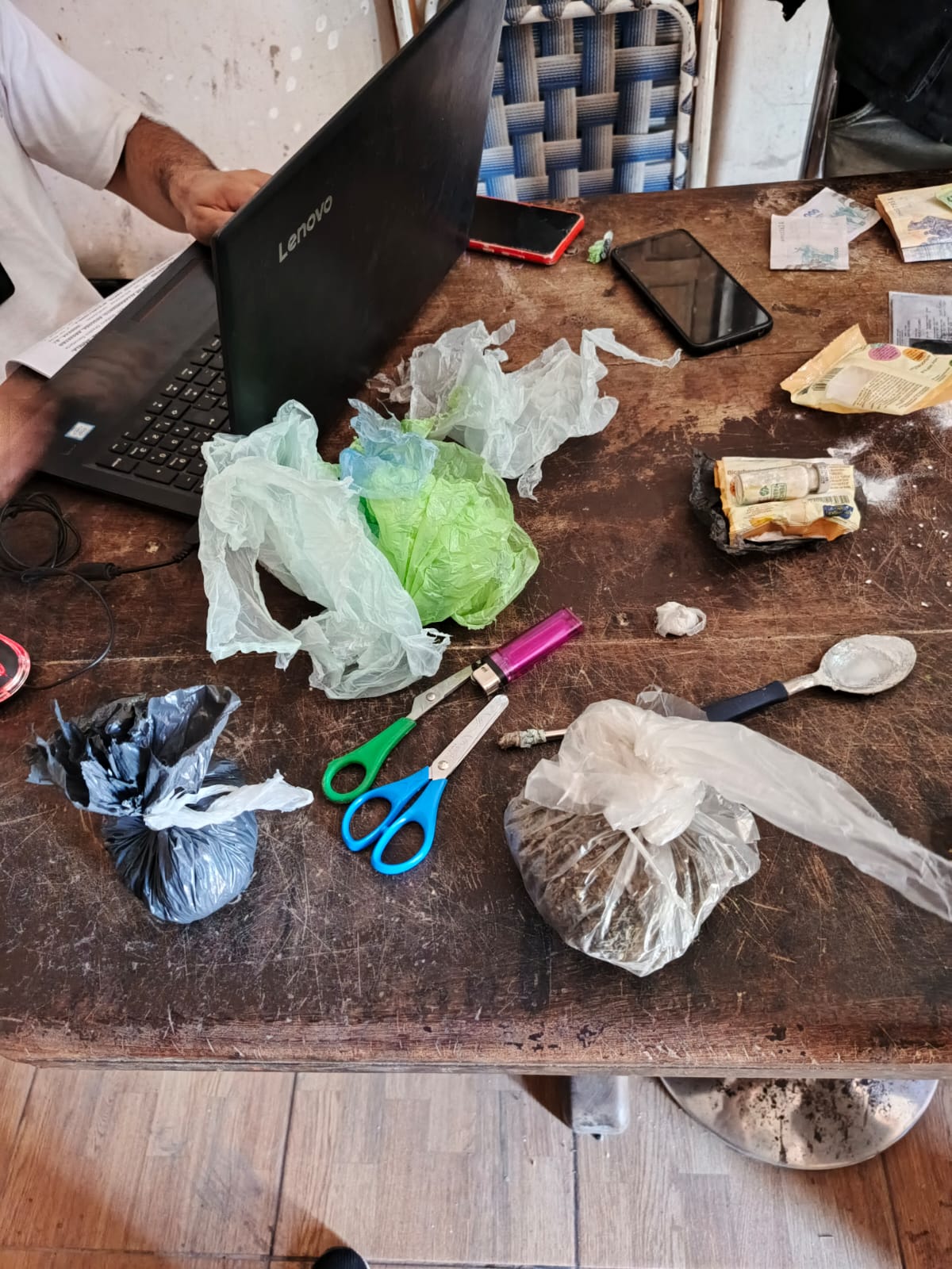 Villa Angela: 3 personas detenidas por Narcomenudeo tras m&uacute;ltiples allanamientos.
