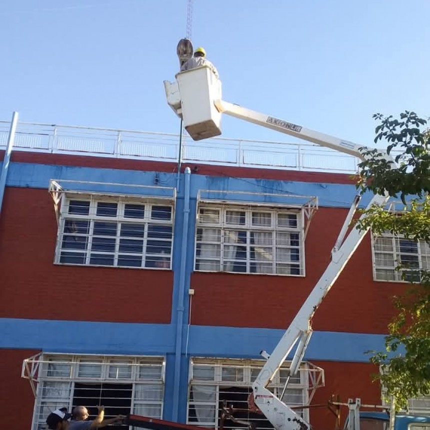 Villa &Aacute;ngela: EL MUNICIPIO CONTINUA CON EL PLAN INTEGRAL DE MEJORA DEL ALUMBRADO PUBLICO