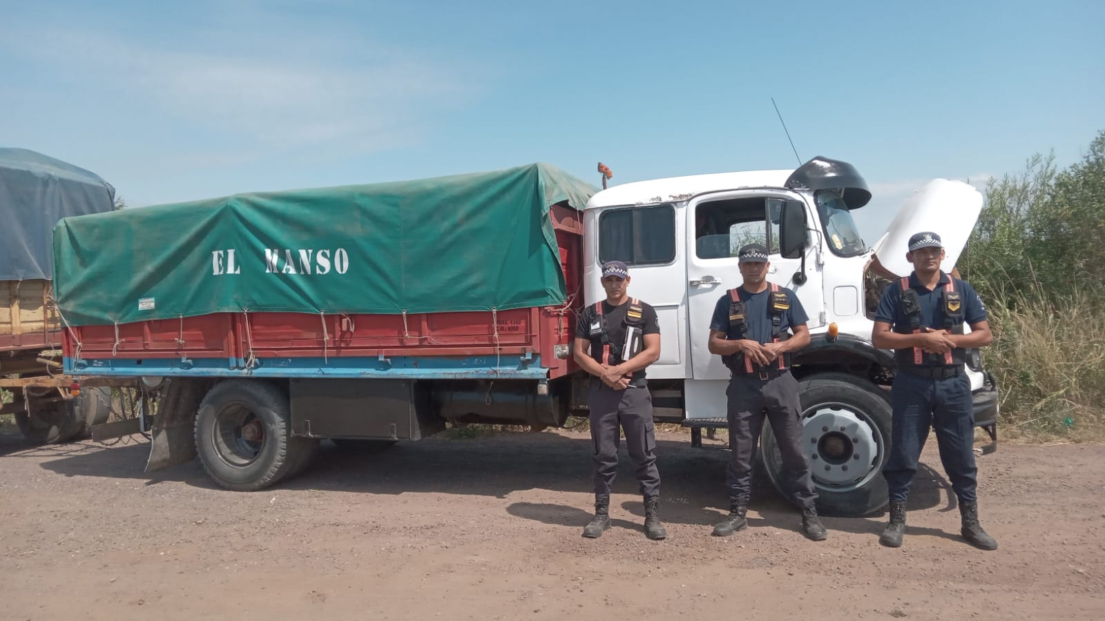 Santa Sylvina: SECUESTRAN CAMI&Oacute;N Y ACOPLADO CON NUMERACI&Oacute;N Y DOCUMENTACI&Oacute;N APOCRIFAS