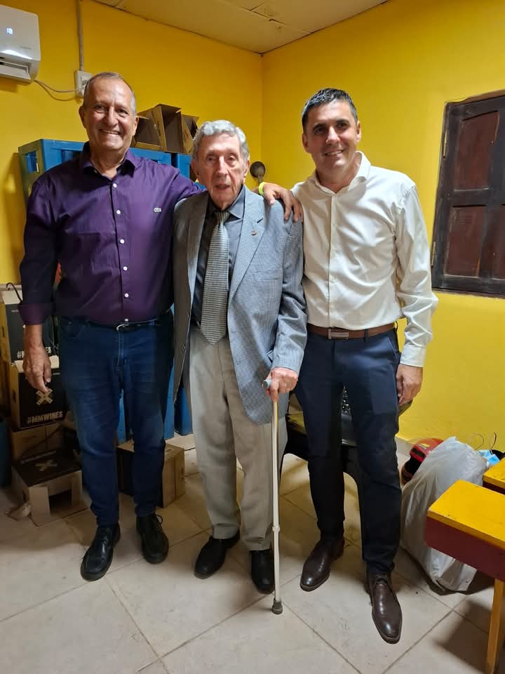 ADALBERTO PAPP PARTICIP&Oacute; DEL HOMENAJE A LU&Iacute;S LANDRISCINA REALIZADO POR EL CLUB SPORTIVO NECOCHEA DE MES&Oacute;N DE FIERRO
