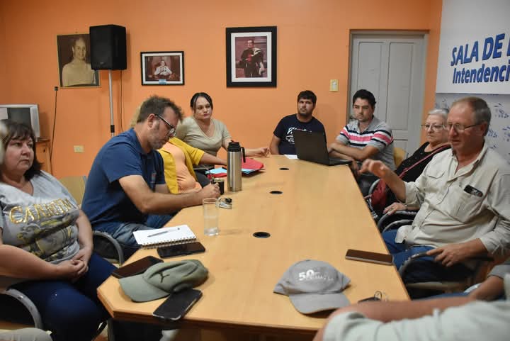 Villa Angela: EL INTENDENTE ADALBERTO PAPP SE REUNIÓ CON LA COMISIÓN DE EMERGENCIA PARA COORDINAR ACCIONES EN FAVOR DEL SECTOR AGRÍCOLA Y GANADERO