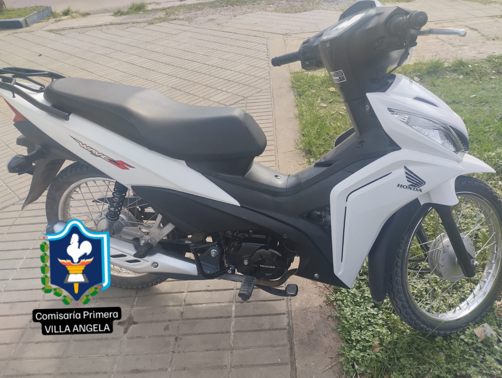 RECUPERAN MOTOCICLETA ROBADA Y DEMORAN A UN JOVEN EN VILLA &Aacute;NGELA