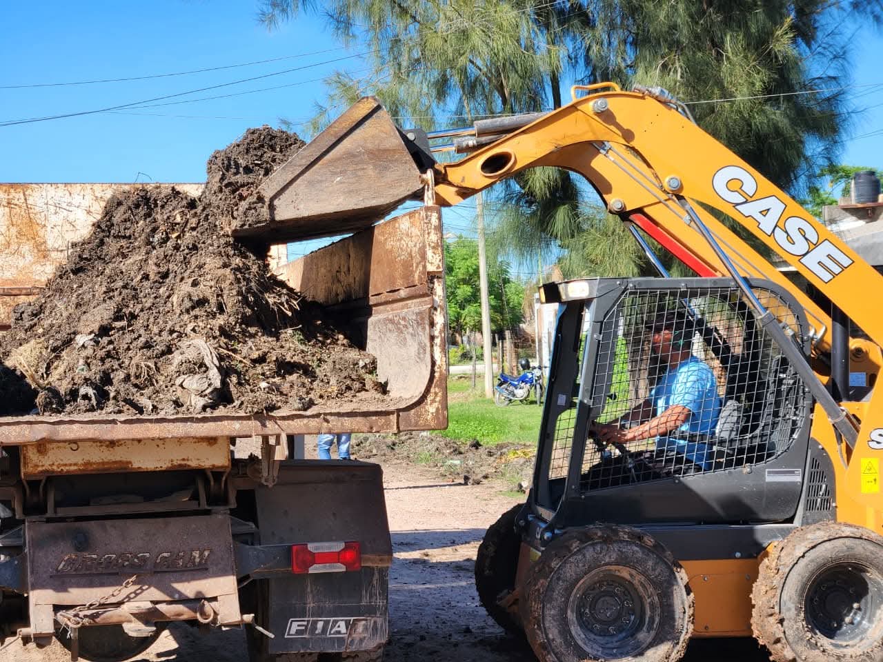 INTENSOS TRABAJOS DE MANTENIMIENTO Y LIMPIEZA EN DISTINTOS SECTORES DE VILLA &Aacute;NGELA