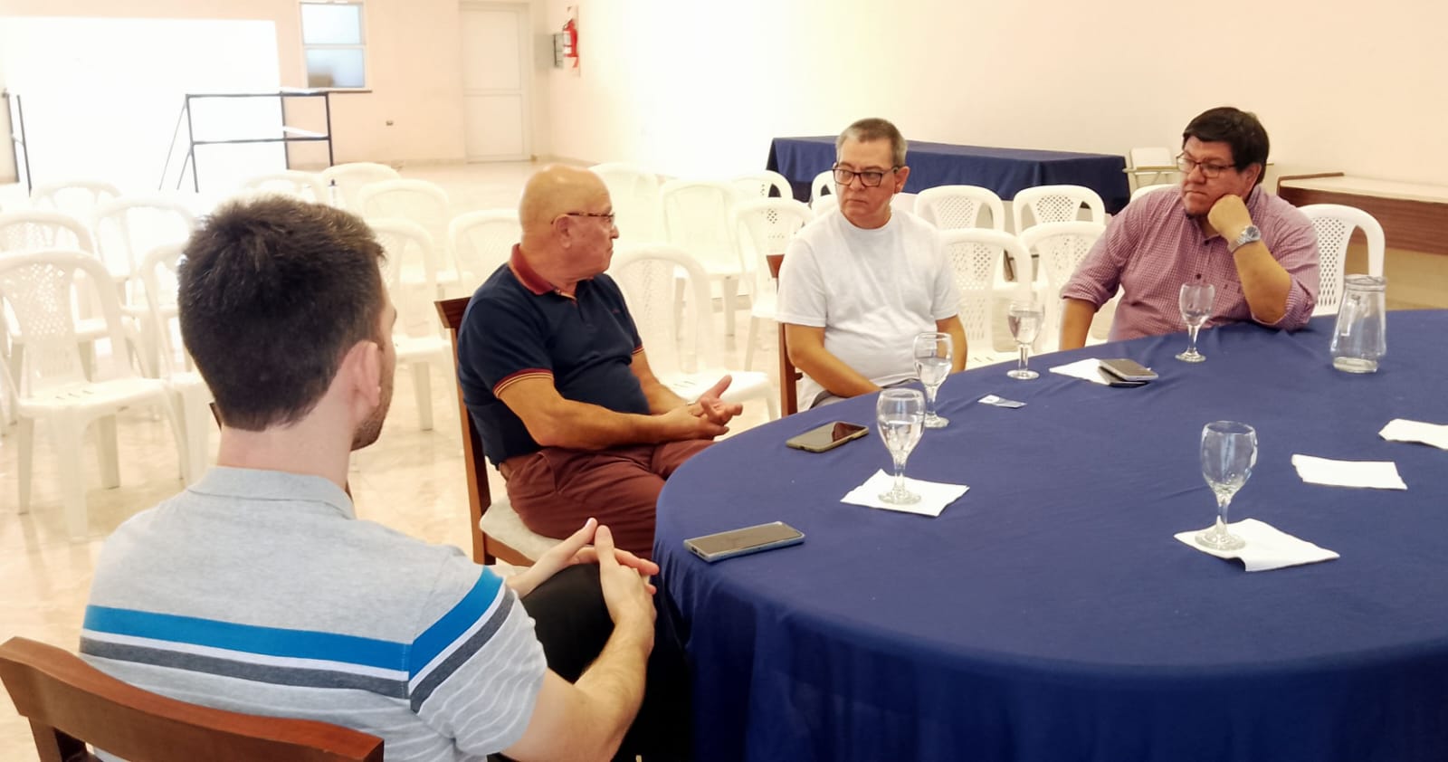 BUYATTI PARTICIP&Oacute; DE UNA REUNI&Oacute;N POR LA POSIBLE RADIACI&Oacute;N DE UNA MUTUAL 
