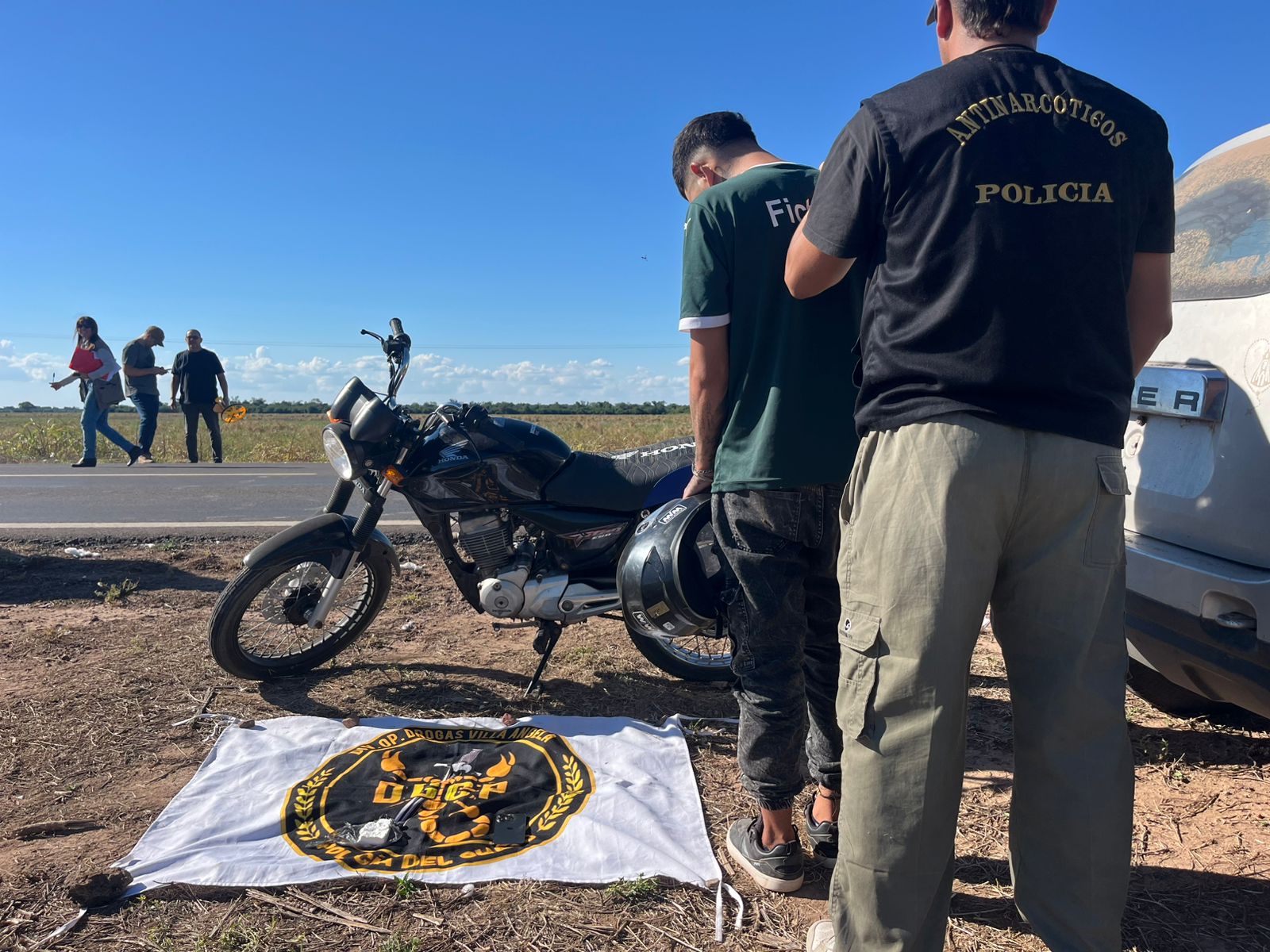 SAN BERNARDO: EVADI&Oacute; EL CONTROL, ATROPELL&Oacute; A UNA POLIC&Iacute;A Y FUE DETENIDO: LLEVABA COCA&Iacute;NA