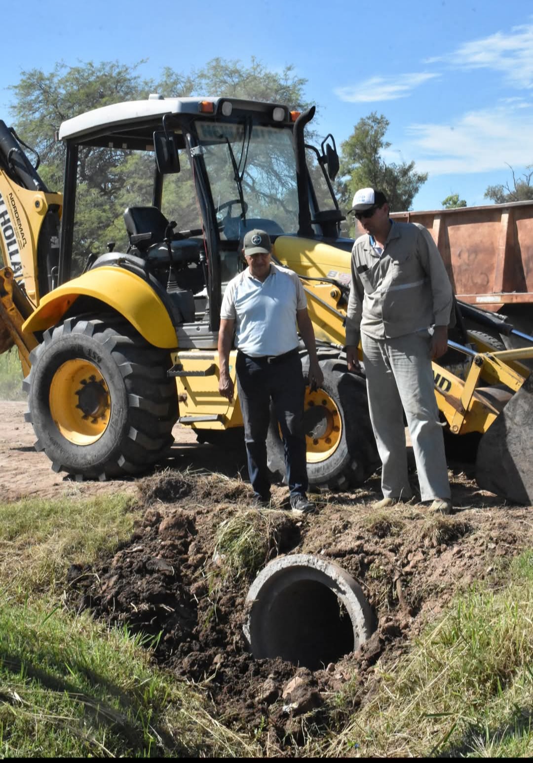 EL MUNICIPIO AVANZA CON COLOCACI&Oacute;N DE TUBOS DE ALCANTARILLA, DESAG&Uuml;E Y ARREGLO DE CALLES EN MONTENBELLUNA Y MITRE