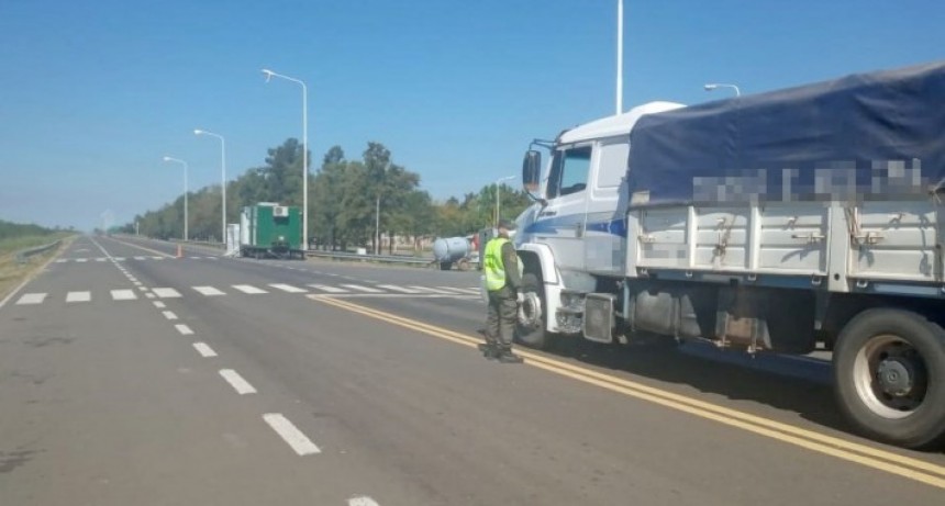 Chaque&ntilde;a se ocult&oacute; bajo la cama de un cami&oacute;n para ingresar a la provincia, fue detenida en Santa Fe 