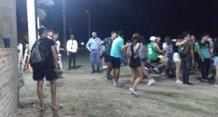 M&aacute;s de 750 personas fueron desalojadas de fiestas clandestinas en la madrugada