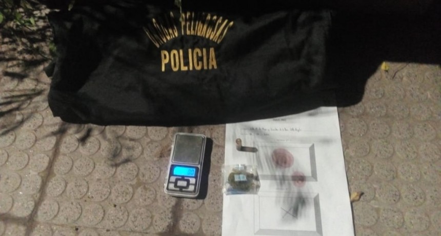 Villa &Aacute;ngela: DETIENEN A UN HOMBRE CON 2,6 Grs. DE MARIHUANA 