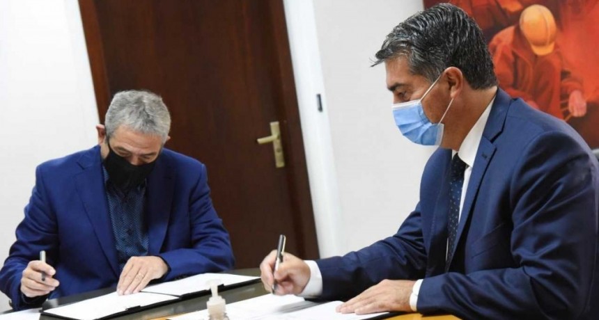 Capitanich firm&oacute; un acuerdo para la construcci&oacute;n de 216 nuevas viviendas en la provincia