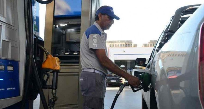 Desde ma&ntilde;ana aumentar&aacute;n un 6% en promedio los precios de los combustibles