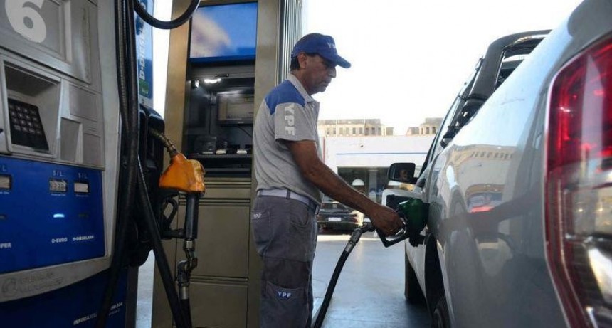 Nuevo aumento: el precio de las naftas ya superan los tres d&iacute;gitos