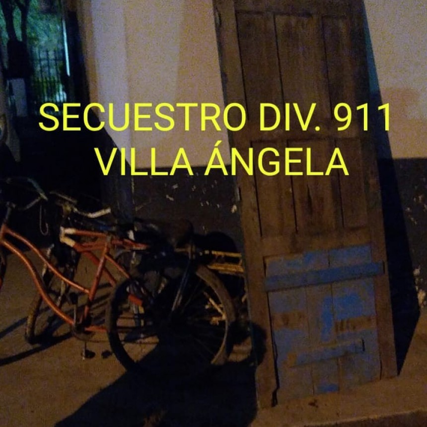 Villa &Aacute;ngela: VECINOS ALERTAN A LA POLIC&Iacute;A DE DOS PERSONAS INGRESANDO A UN BALD&Iacute;O | ESTABAN ESCONDIENDO UNA PUERTA Y FUERON DETENIDOS