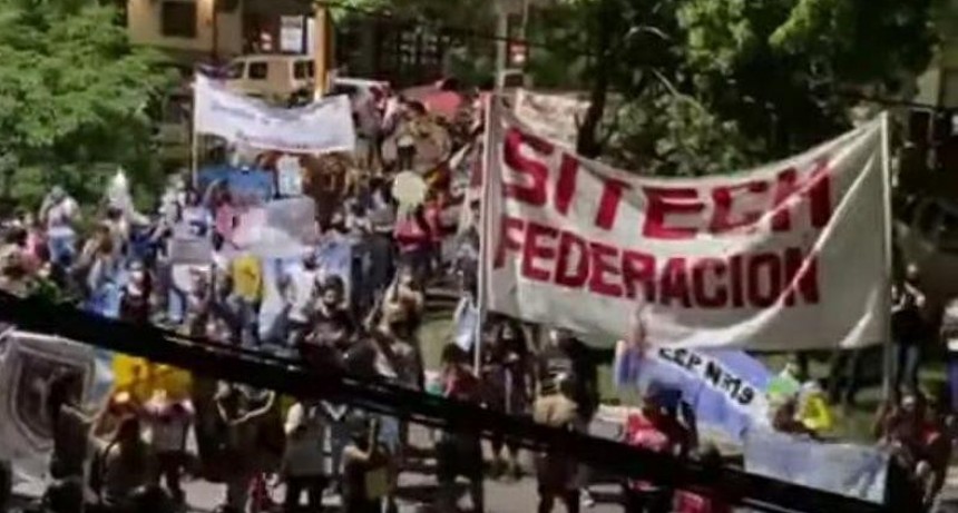 "Los docentes sin cargo no pueden ser nuevamente olvidados", afirman de Federaci&oacute;n Sitech