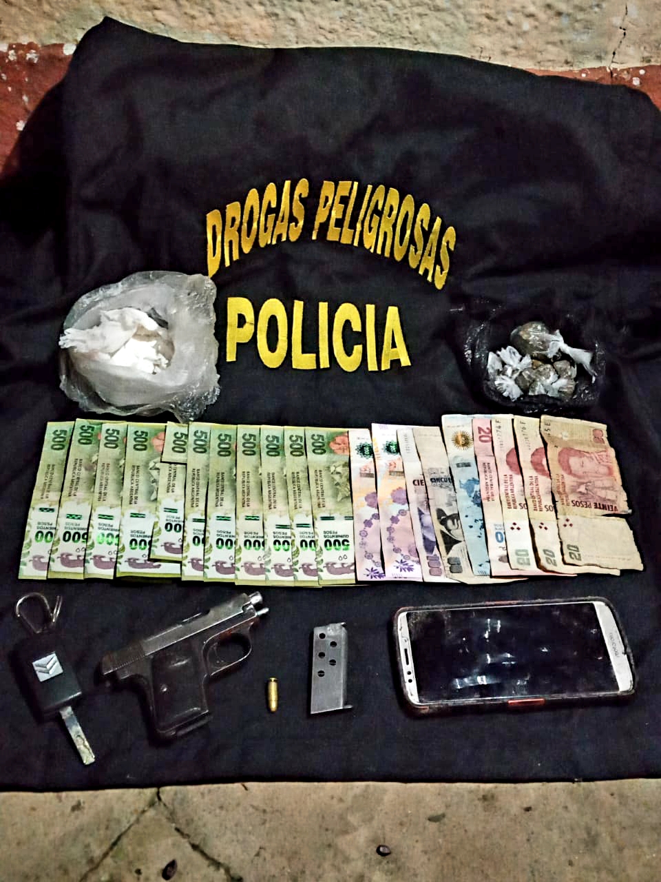 Villa &Aacute;ngela: UN JOVEN QUISO INTIMIDAR A EFECTIVOS POLICIALES CON UNA PISTOLA Y TERMIN&Oacute; DETENIDO