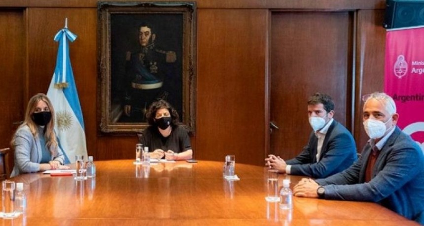 Vizzotti le pidi&oacute; al presidente de Astrazeneca Argentina los plazos de entrega de vacunas
