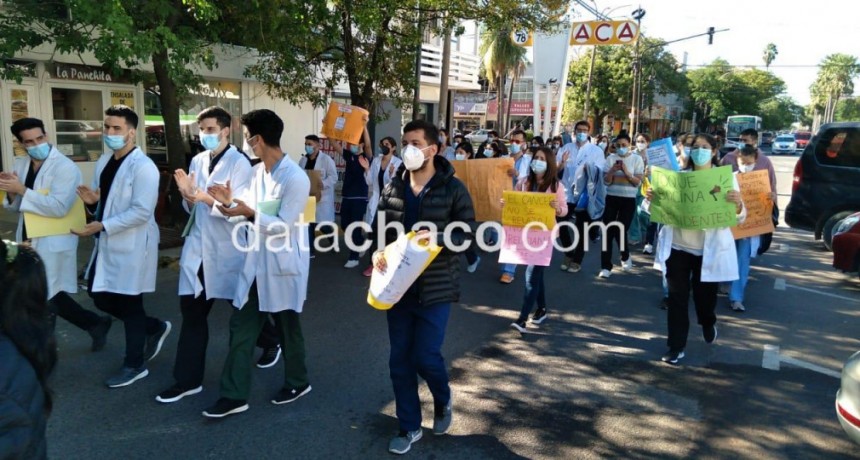 M&eacute;dicos residentes reclaman un aumento del 50% en sus becas