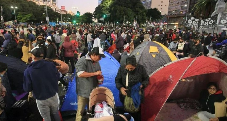 El Gobierno busca desactivar otro acampe piquetero masivo