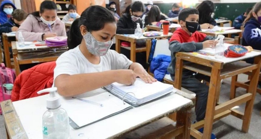 Una hora m&aacute;s de clase por d&iacute;a: convocan a gremios docentes