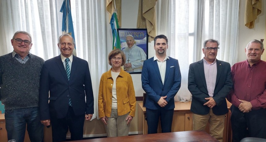 Villa &Aacute;ngela: EL INTENDENTE DESAYUN&Oacute; CON LA EMBAJADORA H&Uacute;NGARA BUCSI - SZABO