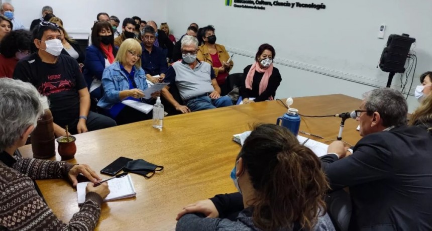 Una hora m&aacute;s de clase: Lineras consult&oacute; con sindicatos