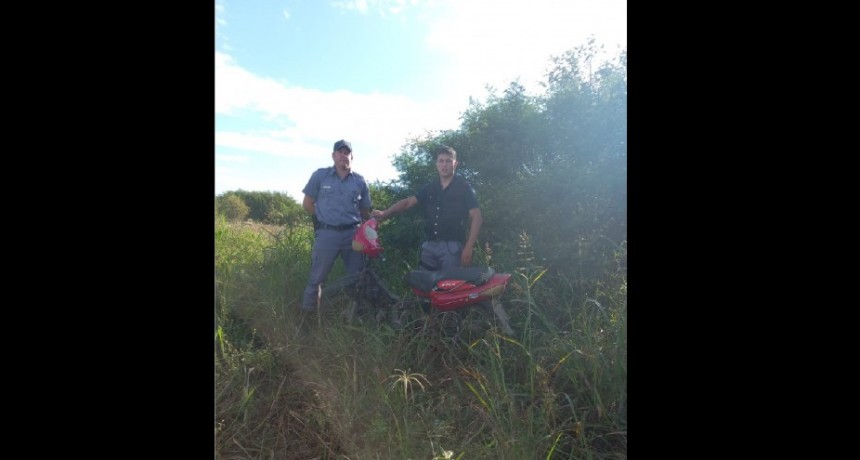 Villa &Aacute;ngela: SE LOGR&Oacute; RECUPERAR UNA MOTO QUE FUE ROBADA Y LUEGO ESCONDIDA EN EL CAMINO DEL &ldquo;CARANCHAL&rdquo;