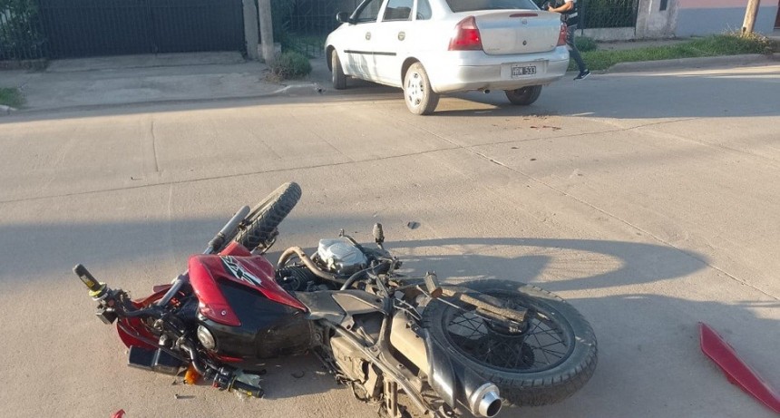 Villa &Aacute;ngela: UN JOVEN MOTOCICLISTA  RESULTA LESIONADO TRAS COLISIONAR CON UN AUTOM&Oacute;VIL
