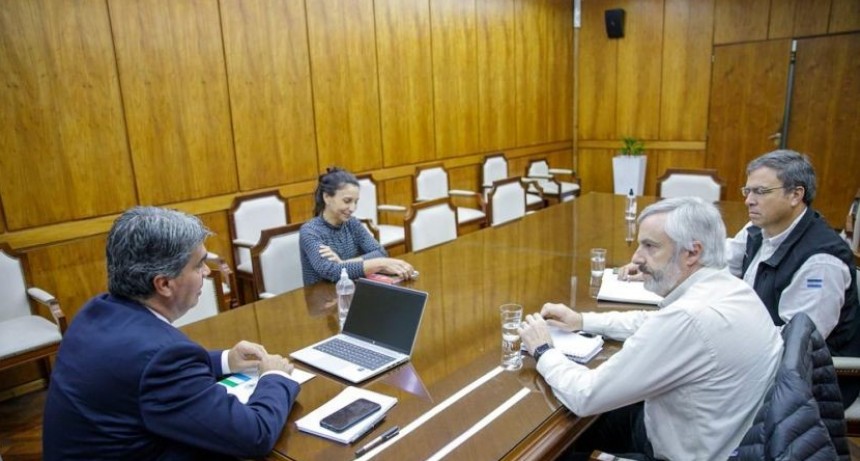 EL GOBIERNO Y LA FIRMA GENSUS DEFINEN CONVENIO PARA LA PROVISI&Oacute;N DE SEMILLAS DE ALGOD&Oacute;N A PEQUE&Ntilde;OS PRODUCTORES