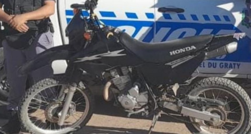 Coronel Du Graty:  REALIZANDO UN CONTROL RECUPERAN UNA MOTO CON PEDIDO DE SECUESTRO EN SANTA FE