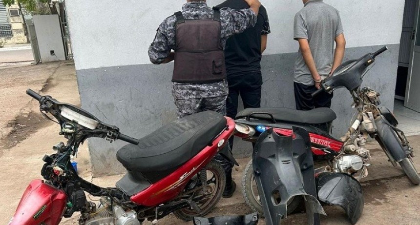Villa &Aacute;ngela: RECUPERAN UNA MOTO Y CARENADOS CON PEDIDO DE SECUESTRO 