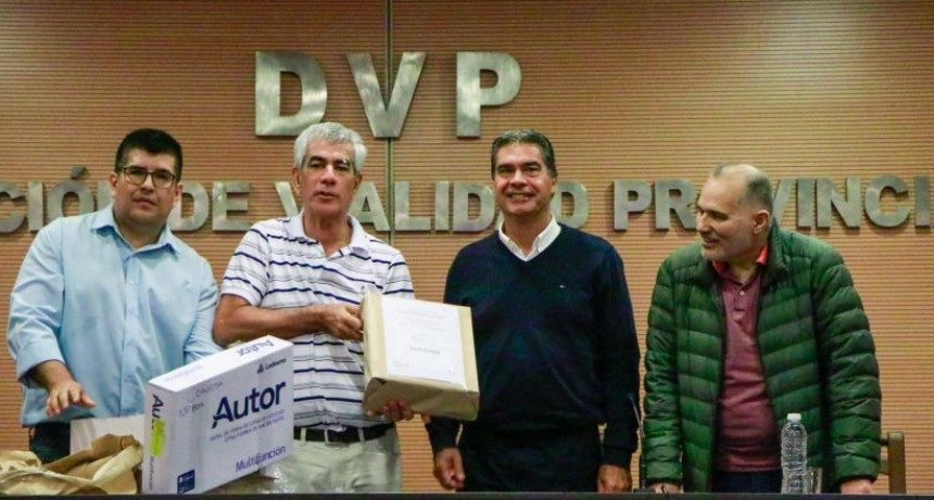 M&aacute;s Conectividad: CAPITANICH ABRI&Oacute; LOS SOBRES DE LICITACI&Oacute;N PARA PAVIMENTAR LA RUTA 15 DE VENADOS GRANDES A CHOROTIS