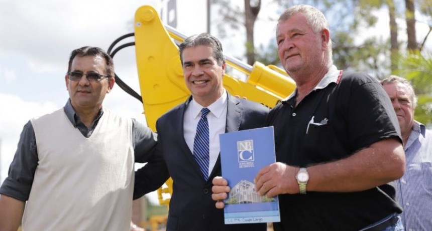 Apoyo a Productores: CAPITANICH ENTREG&Oacute; EQUIPOS A CONSORCIOS CAMINEROS Y LANZ&Oacute; FINANCIAMIENTO PARA LA ADQUISICI&Oacute;N DE TRACTORES