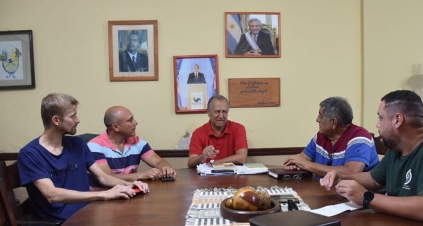 EL INTENDENTE ADALBERTO PAPP RECIBI&Oacute; A MIEMBROS DEL AEROCLUB DE VILLA &Aacute;NGELA 