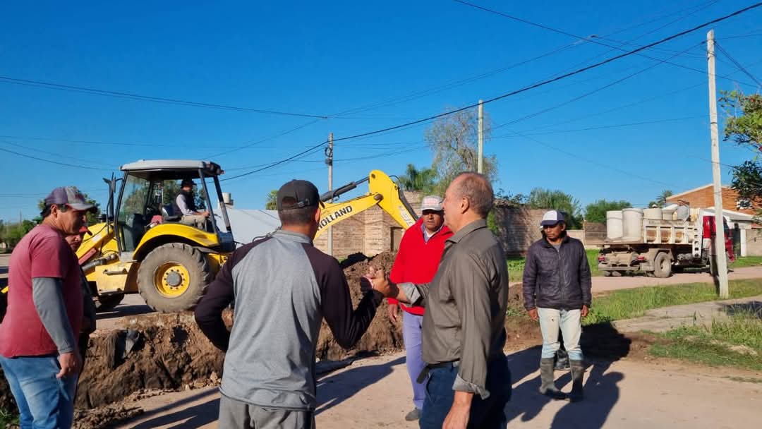 VILLA &Aacute;NGELA: BACHEO, CORTE DE PASTO Y RELLENO DE CALLE EN LA CIUDAD
