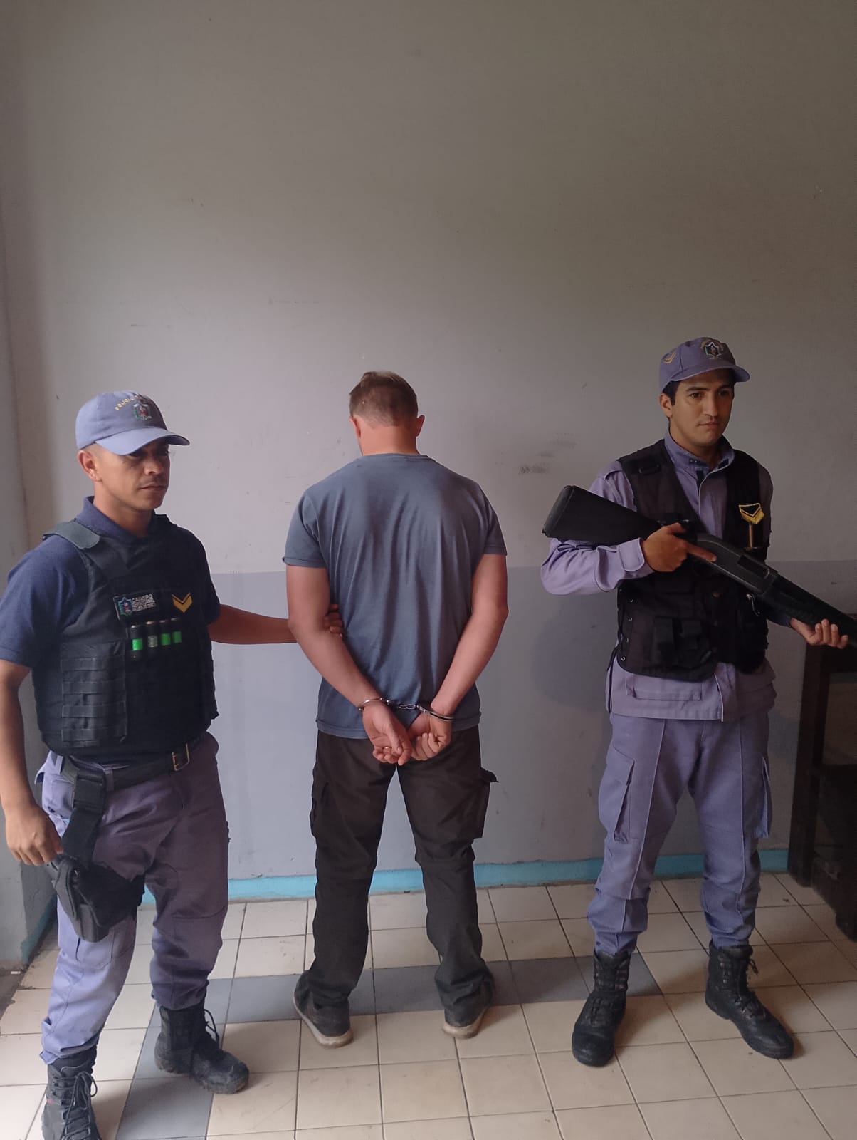 Villa Angela: AGRESI&Oacute;N EN OFICINAS DE SAMEEP| un hombre fue detenido