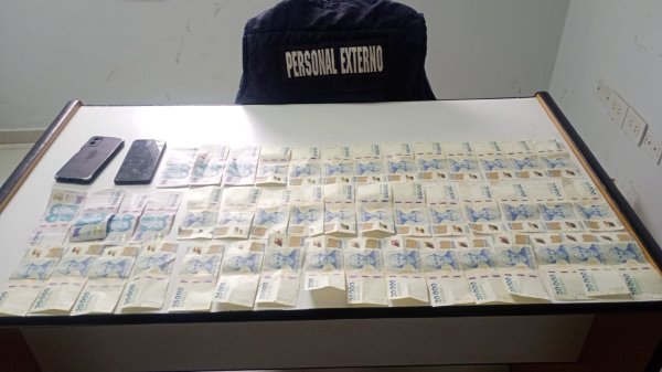 SANTA SYLVINA: RECUPERAN PARTE DE $2 MILLONES ROBADOS DE UN VEH&Iacute;CULO Y DETIENEN A UN JOVEN