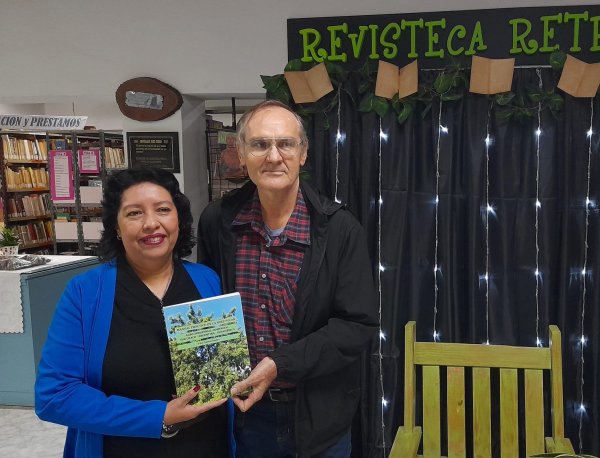 VILLA &Aacute;NGELA: EXITOSA PRESENTACI&Oacute;N DEL LIBRO SOBRE NUEZ PEC&Aacute;N EN LA BIBLIOTECA POPULAR ALMAFUERTE
