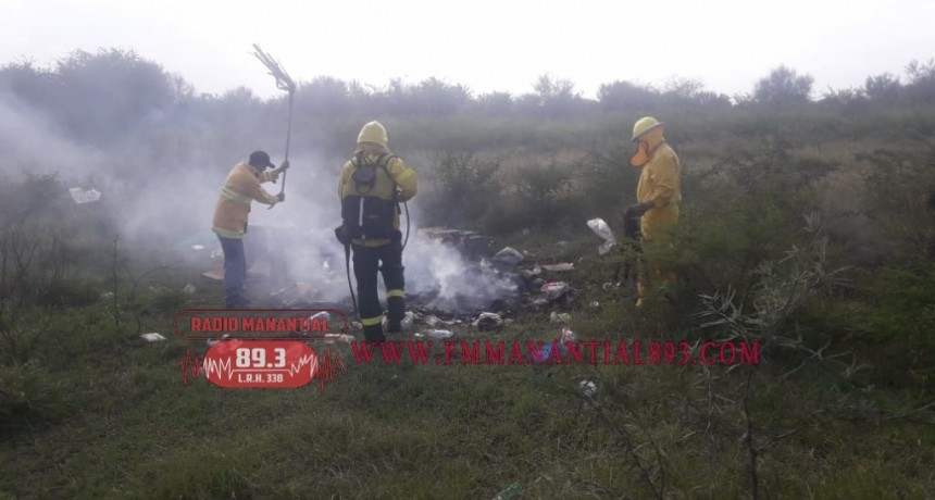 Villa &Aacute;ngela: Incendio y quema de  basura y pastizales, tuvo que intervenir personal de Bomberos.
