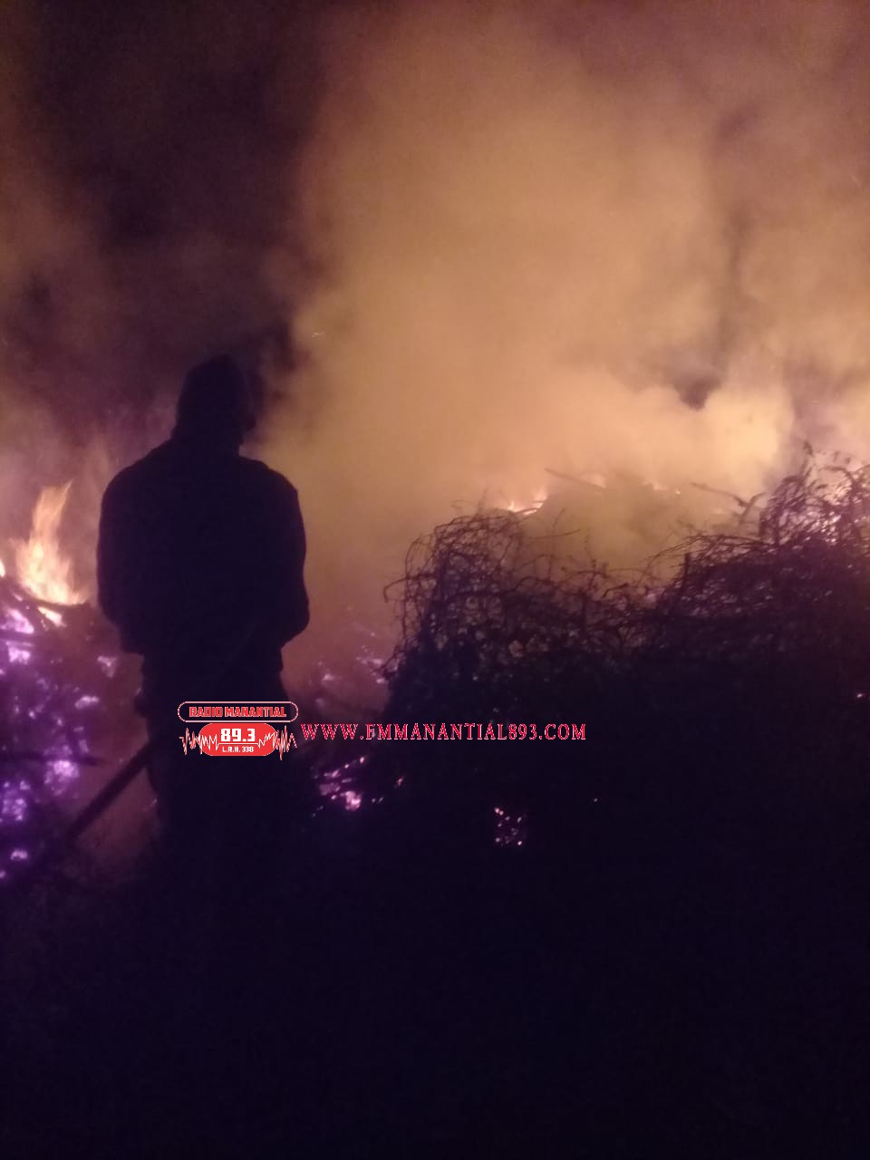 Villa &Aacute;ngela: "Incendio de pastizales gener&oacute; alarma entre vecinos del barrio Tupac Amaru."