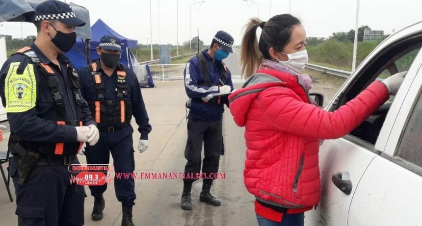 Villa &Aacute;ngela: KARLA RAJOY LA ENFERMERA QUE FESTEJA SU D&Iacute;A REALIZANDO LOS CONTROLES DE MEDICI&Oacute;N DE TEMPERATURA EN EL ACCESO DE LA CIUDAD.