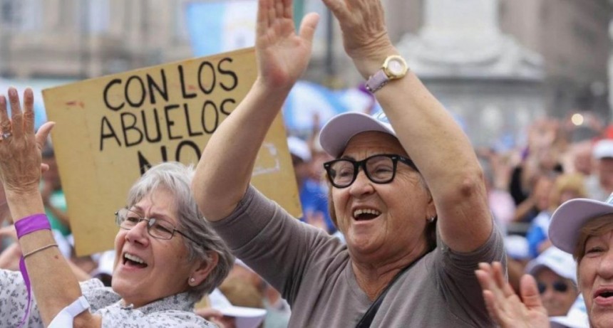 El aumento a jubilados nacionales ser&aacute; del 6,12%