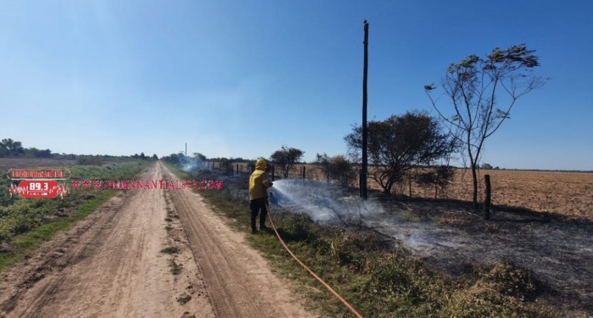 Villa &Aacute;ngela: UN INCENDIO DE PASTIZAL EN EL PARAJE "LAS GOLONDRINAS", OCASION&Oacute; DA&Ntilde;OS A LA PROPIEDAD DE UN CAMPO LINDERO.