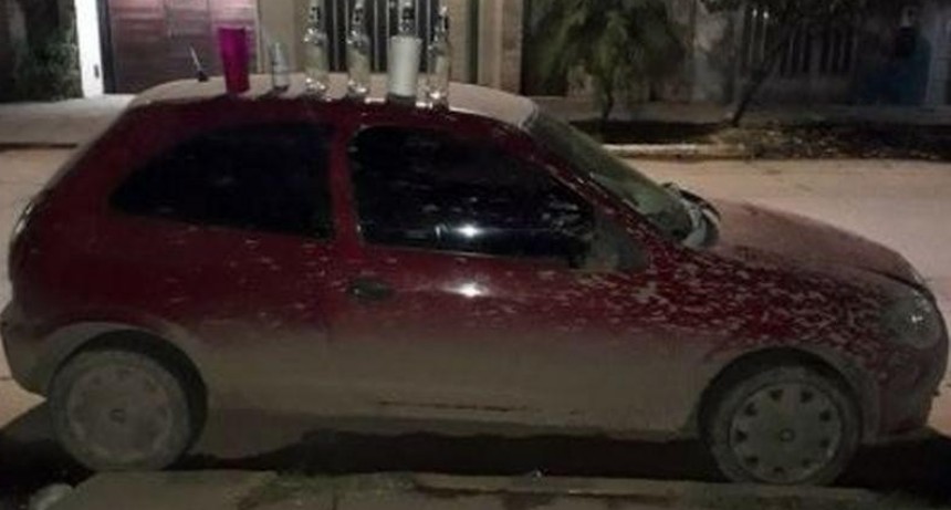 Alcoholizados fueron detenidos por manejar a alta velocidad: llevaban un arma en el auto
