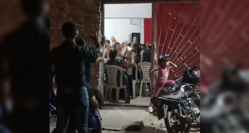 Desalojan a 80 personas que participaban de una misa evang&eacute;lica en S&aacute;enz Pe&ntilde;a