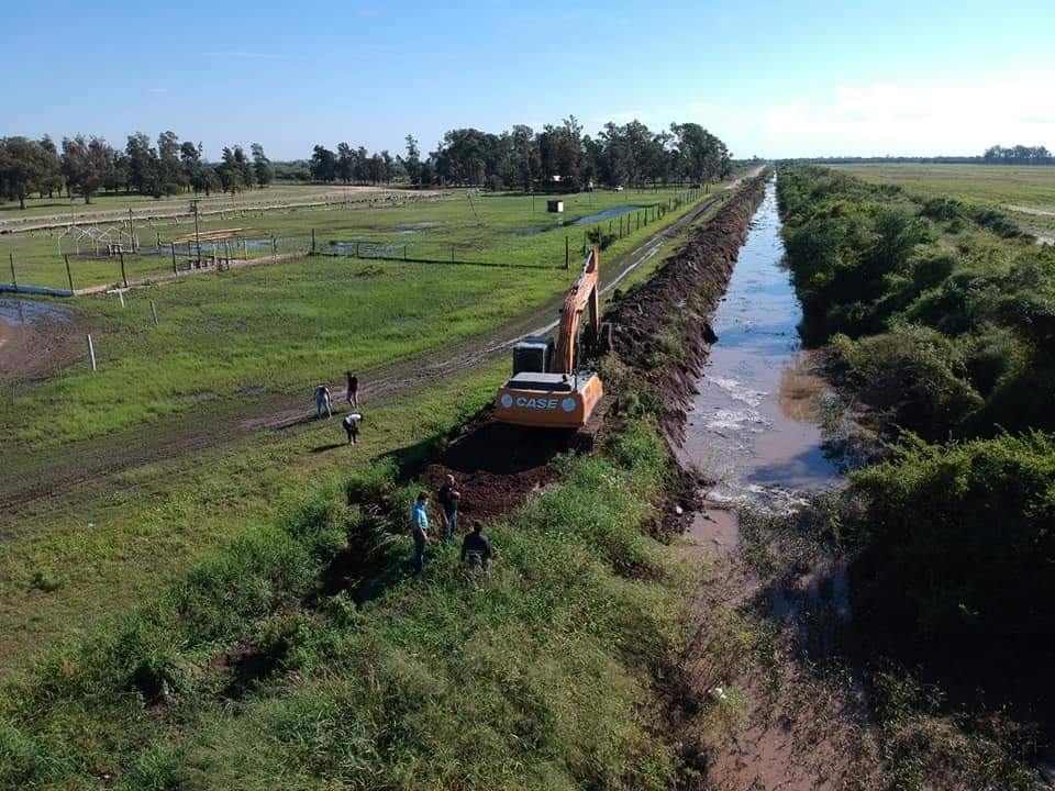 Villa &Aacute;ngela: EL INTENDENTE PAPP DESTAC&Oacute; LA LIMPIEZA DEL CANAL "LAS FLORES"