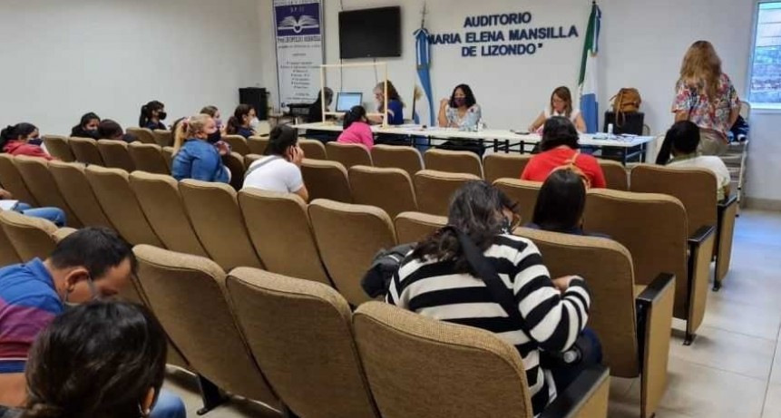 GRAN EXPECTATIVA DEL PERSONAL EDUCATIVO POR LAS VACANTES: Se concret&oacute; el primer acto presencial de designaci&oacute;n de cargos docentes del Nivel Primario