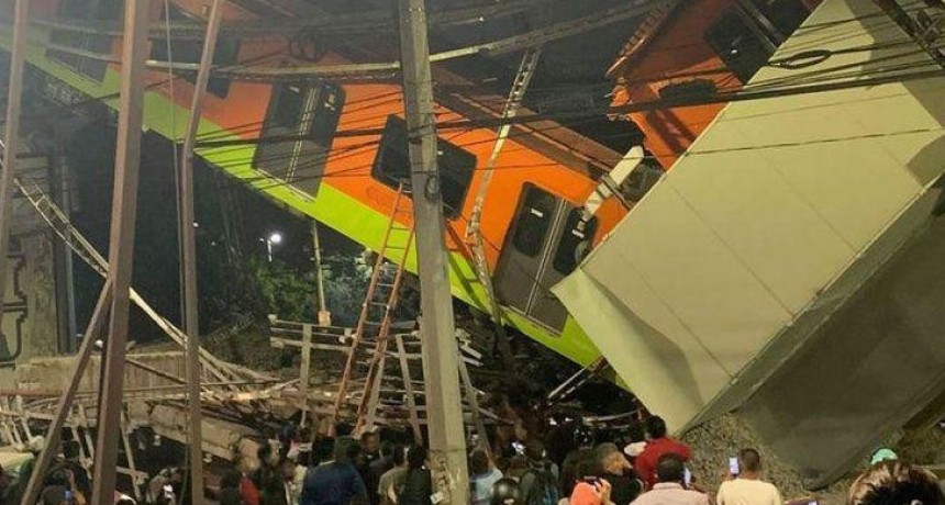 23 muertos en M&eacute;xico tras el desplome de un puente