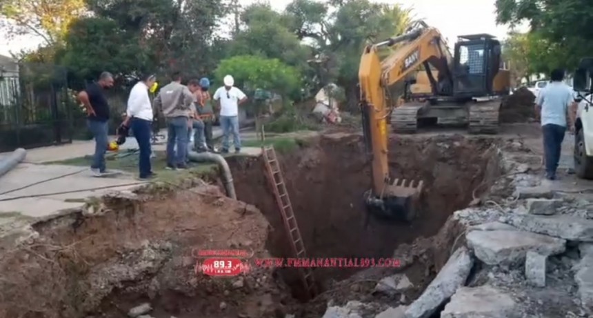 Villa &Aacute;ngela: JULIO BENITEZ | SAMEEP | &ldquo;la obra de reparaci&oacute;n en calle Col&oacute;n puede llevar un mes y que tambi&eacute;n se realizar&aacute;n otras obras de refacci&oacute;n y mantenimiento&rdquo;
