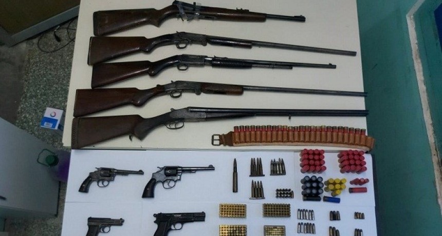 Esta ma&ntilde;ana en Resistencia: la Polic&iacute;a allan&oacute; una finca por una causa de robo y secuestr&oacute; una gran variedad de armas